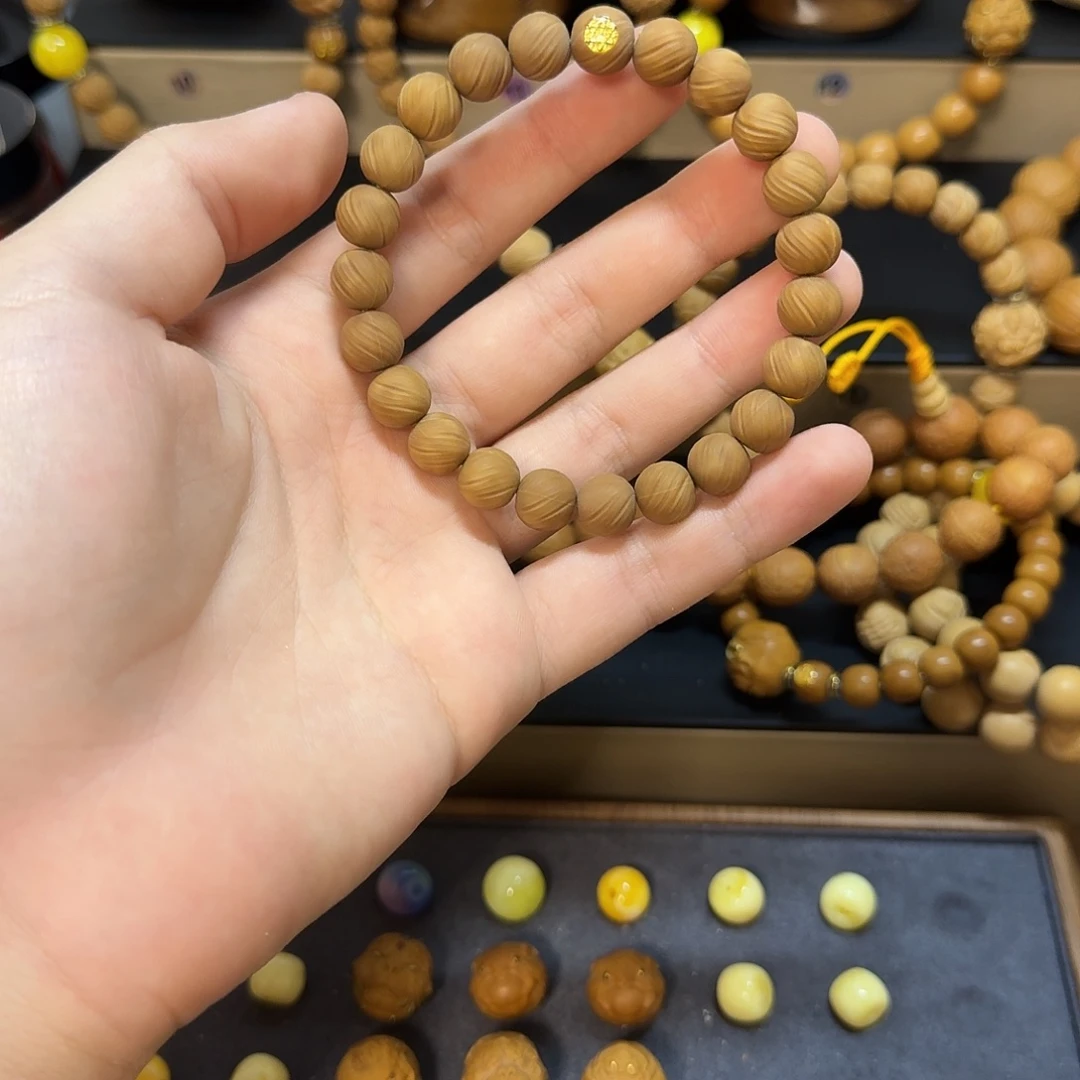 猴头核桃吊坠云锦带标