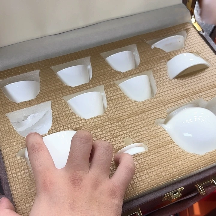 孤品茶具套装等。