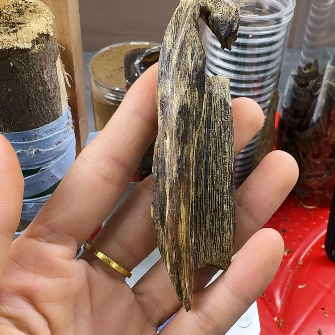 香料绿奇楠虫漏白棋8克