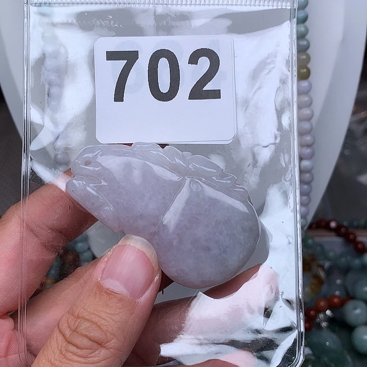 翡翠颈饰未镶嵌?翡翠
