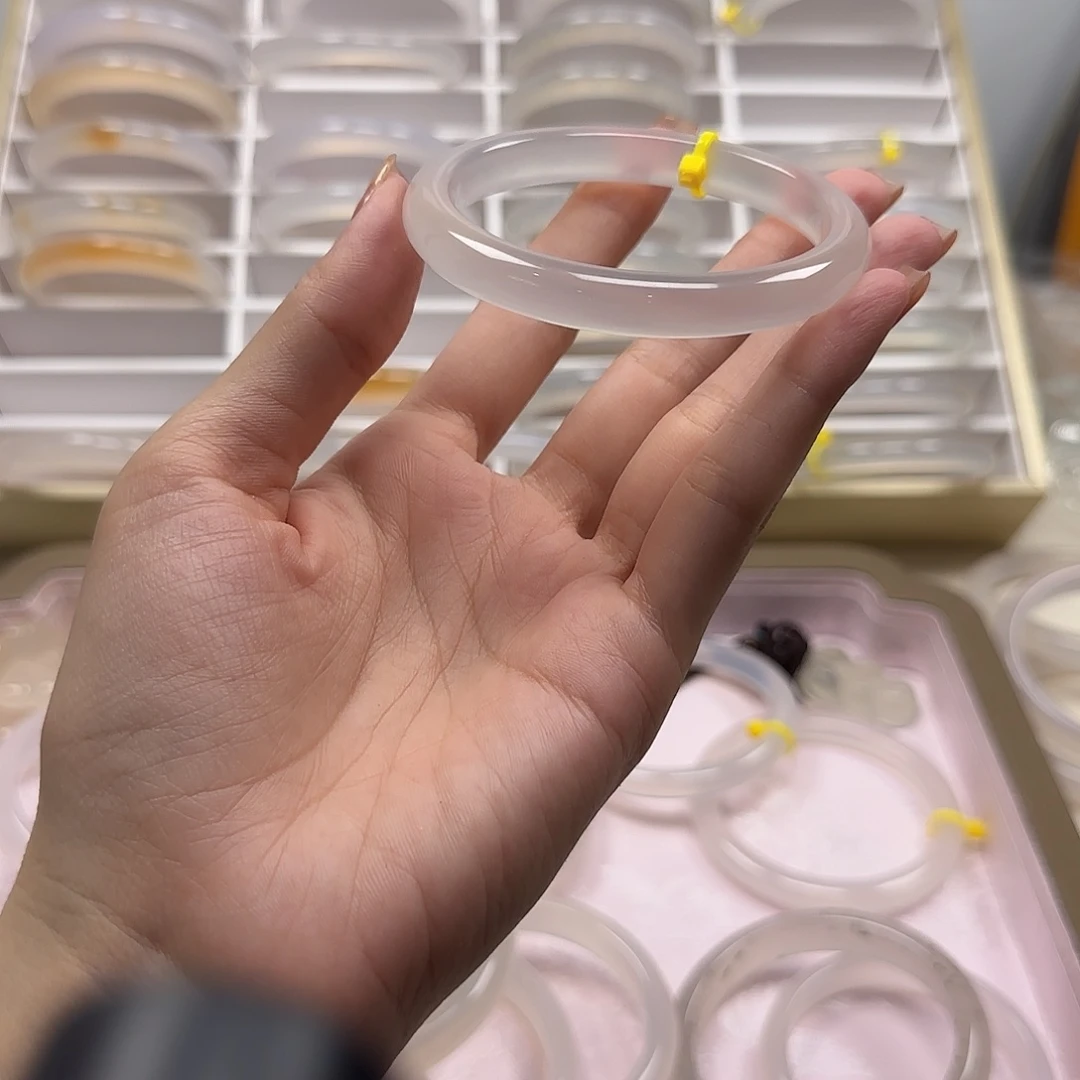 玛瑙/玉髓手镯未镶嵌漫****室