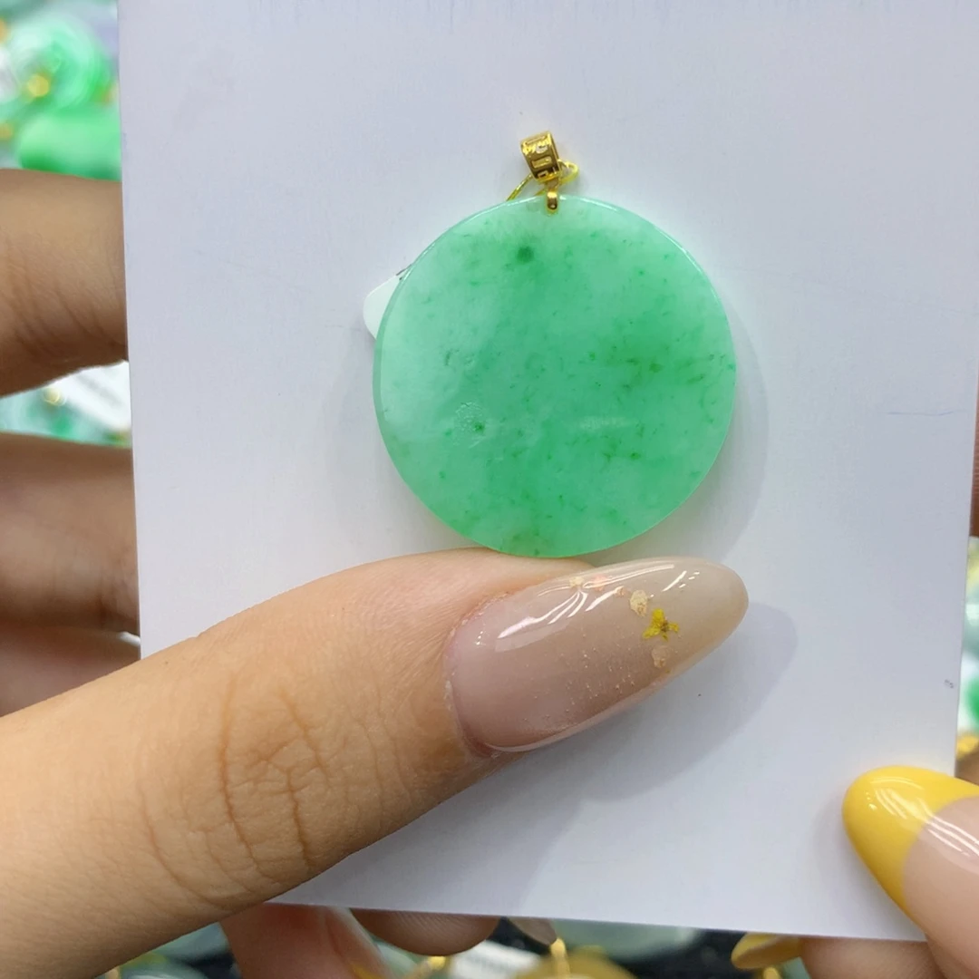 颈饰18K金镶嵌翡翠