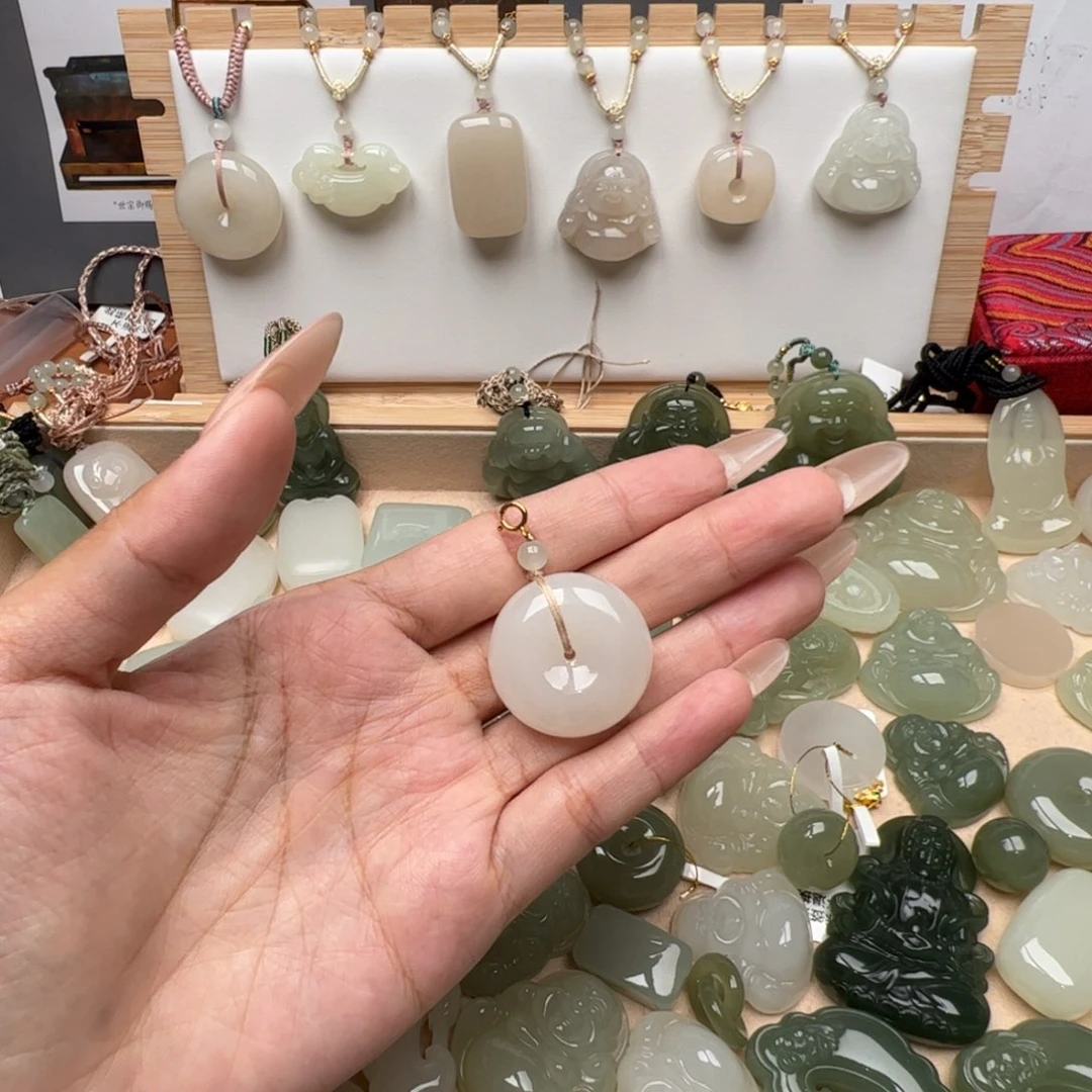 和田玉未镶嵌颈饰