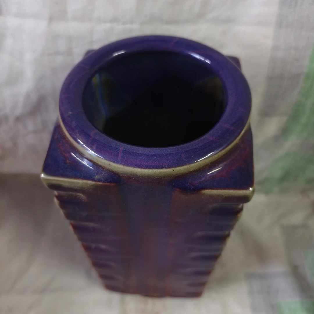 ，钧瓷瓶一个，全品像，