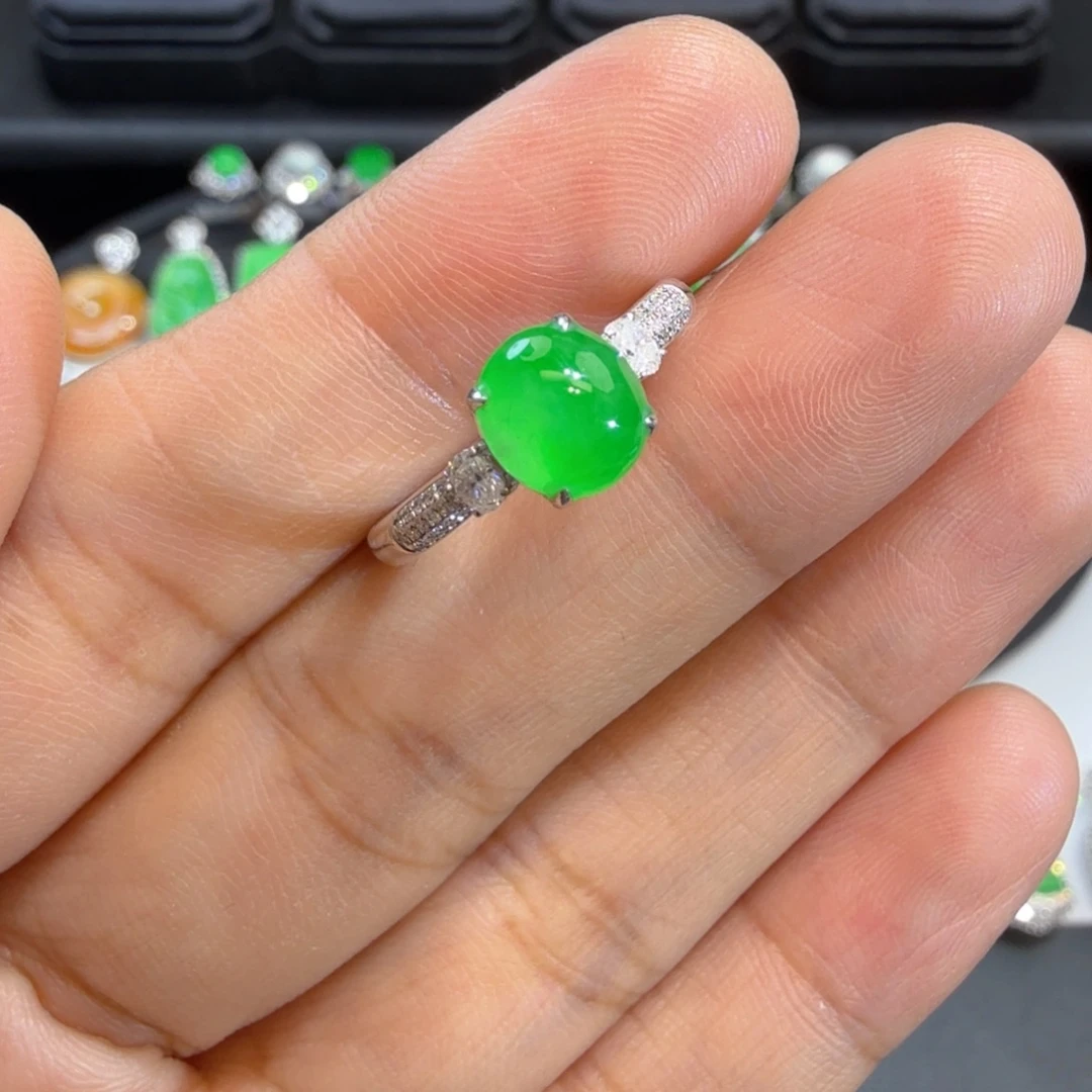 18K金镶嵌戒指翡翠收到货48小时鉴赏期