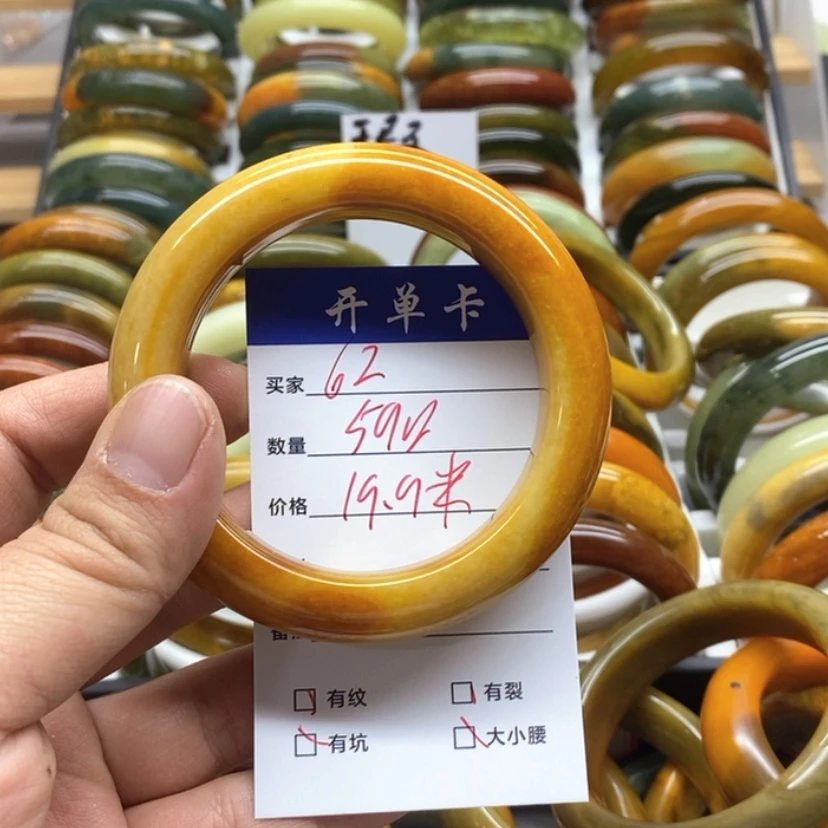 【闪购商品】蛇纹石玉手镯未镶嵌星**场