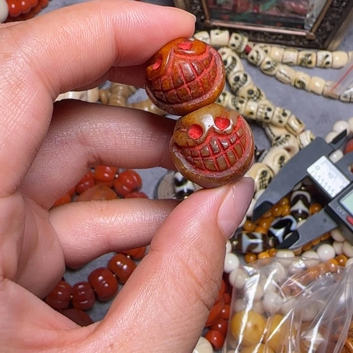 朗***布玻璃颈饰琉璃………..