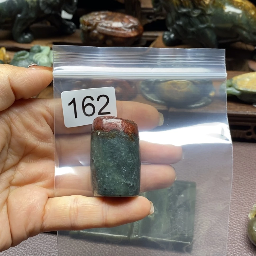 未镶嵌岫岩河磨玉（透闪石质玉）把件