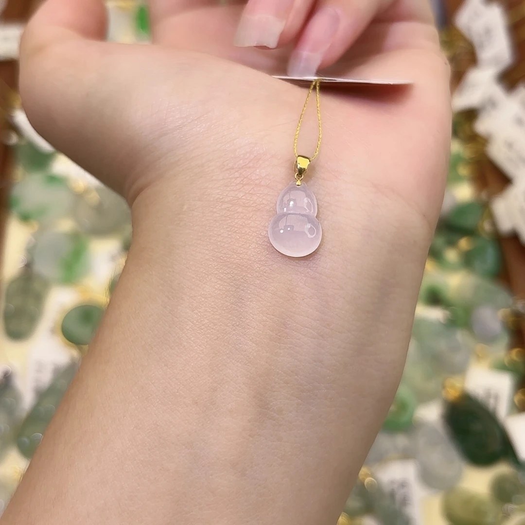 颈饰18K金镶嵌翡翠葫芦