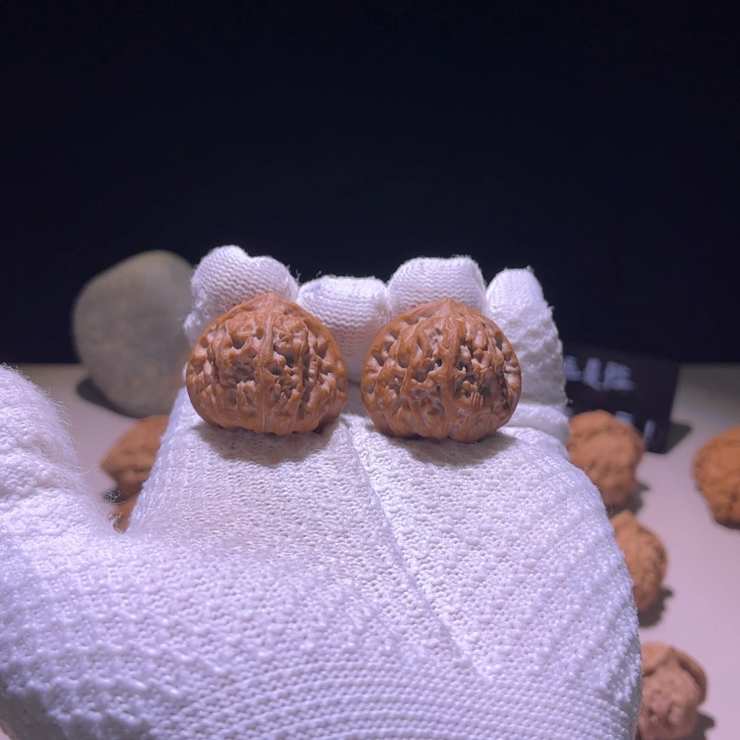 文玩核桃吊坠边33门头沟元宝肚差半个