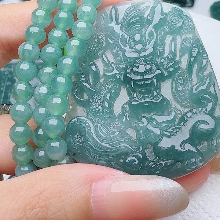 颈饰未镶嵌翡翠天然的A货翡翠多样性发其一