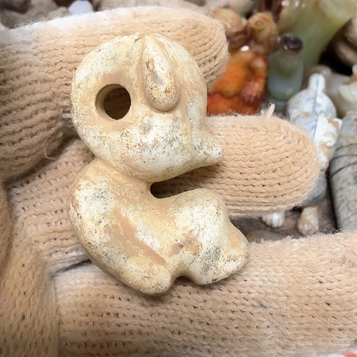 蛇纹石玉颈饰未镶嵌