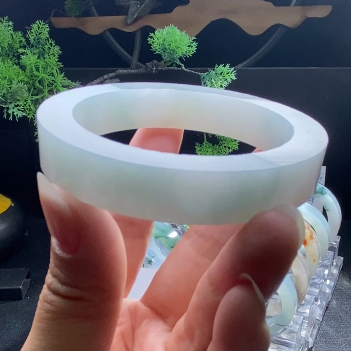 定制翡翠未镶嵌翡翠手镯