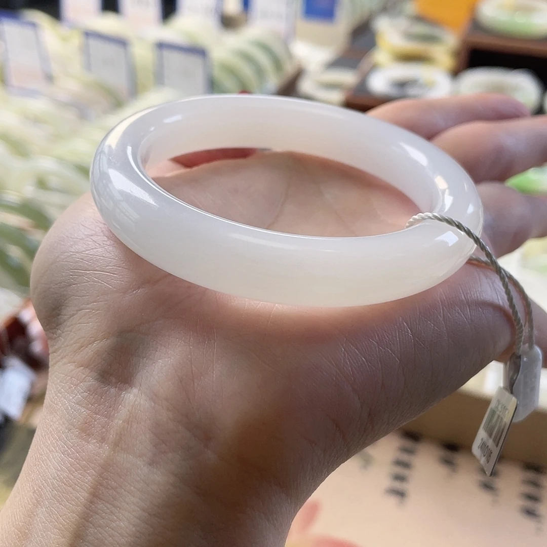 和田玉未镶嵌手镯一级冰胶白 油润细糯白 毕业不包容