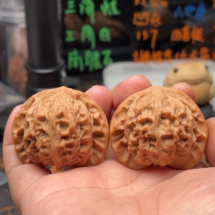 文玩核桃把件宫灯