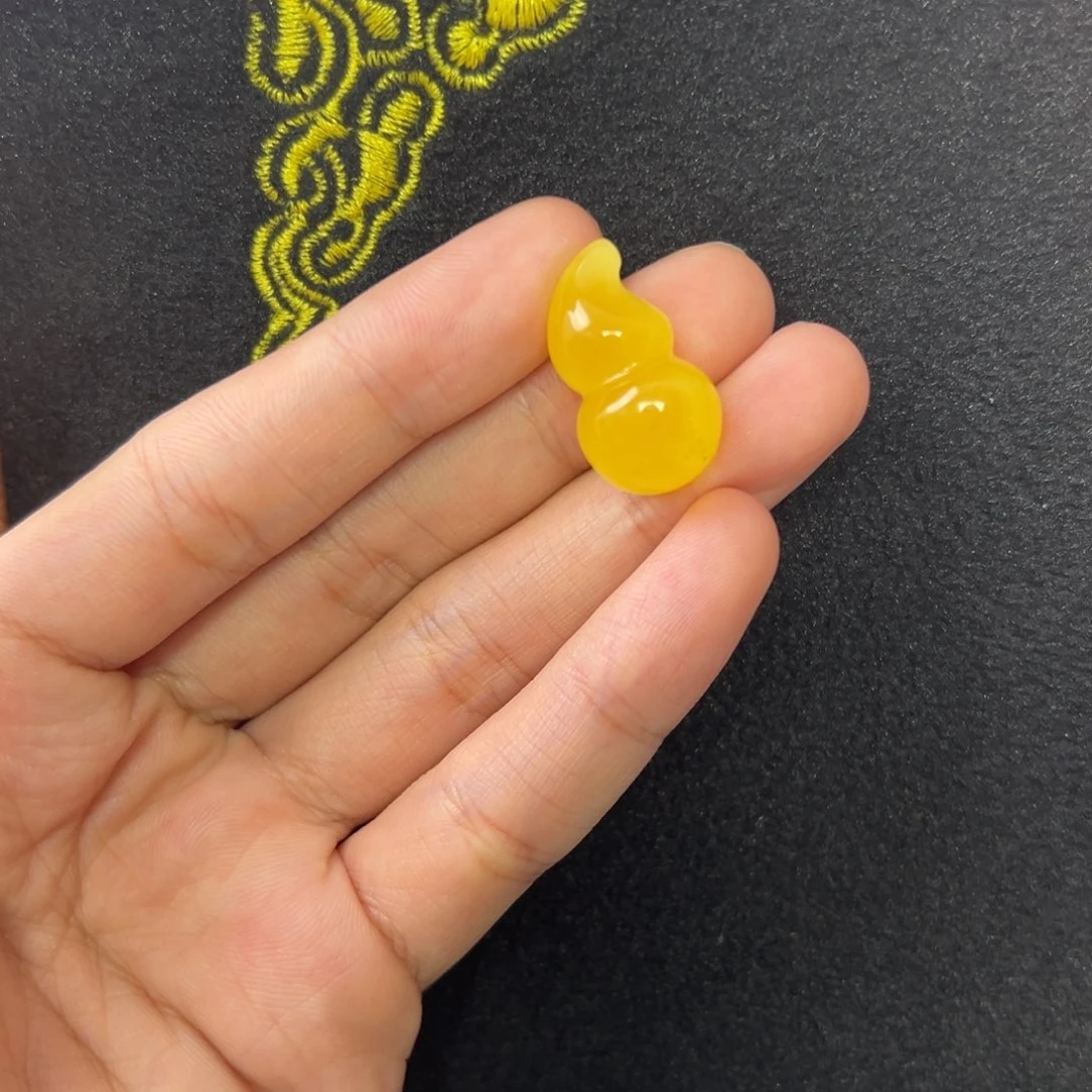 未镶嵌琥珀珠宝奇石