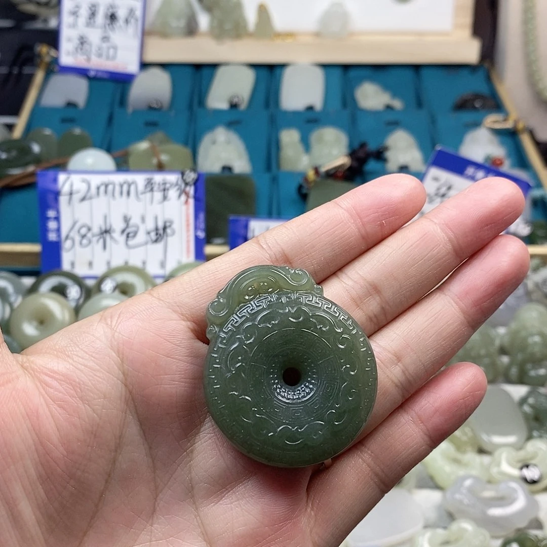 和田玉未镶嵌颈饰平安扣2400