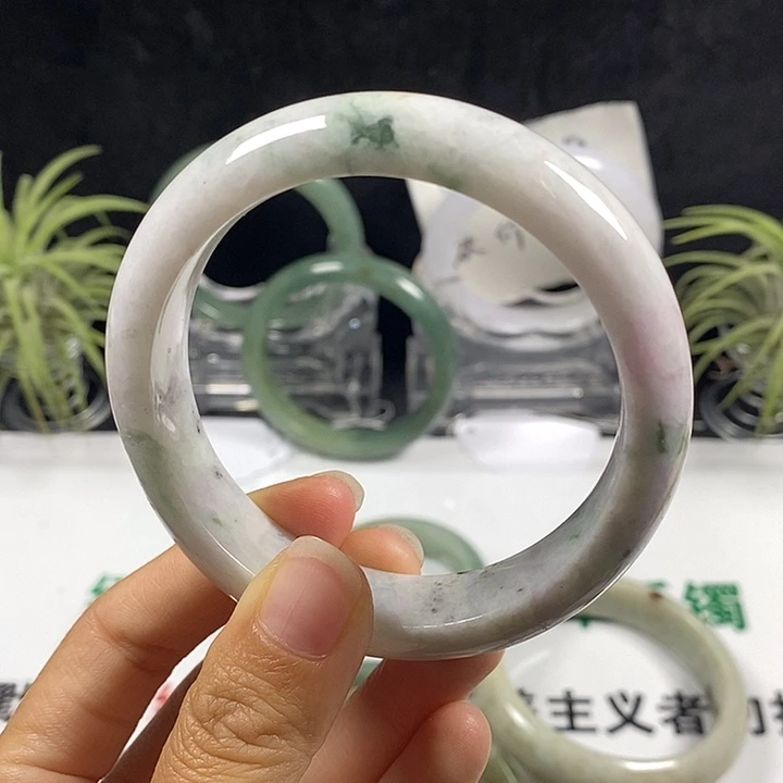 未镶嵌手镯翡翠79号。 58.9圈