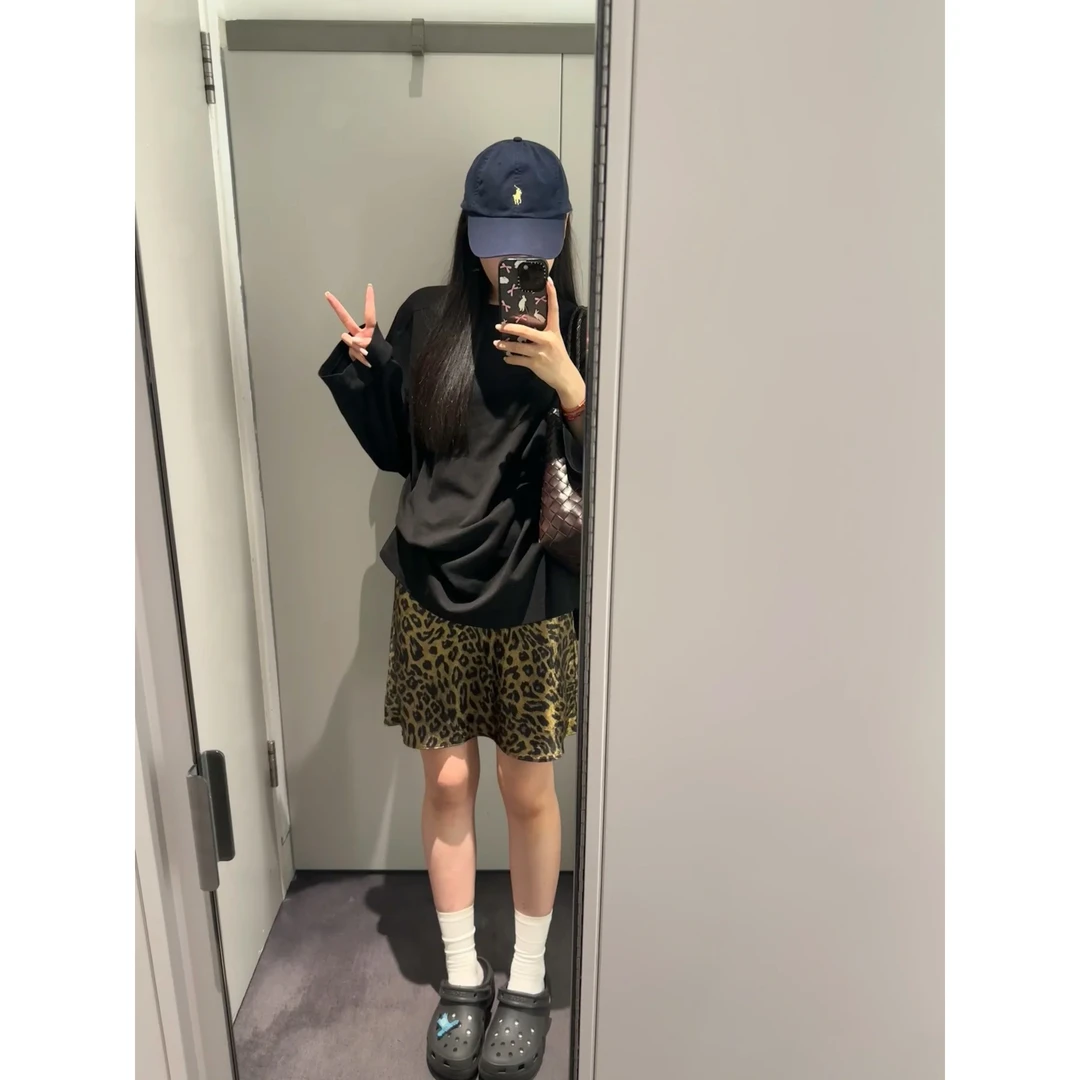烫金豹纹A字高腰半身裙＋纯色百搭长袖T恤
