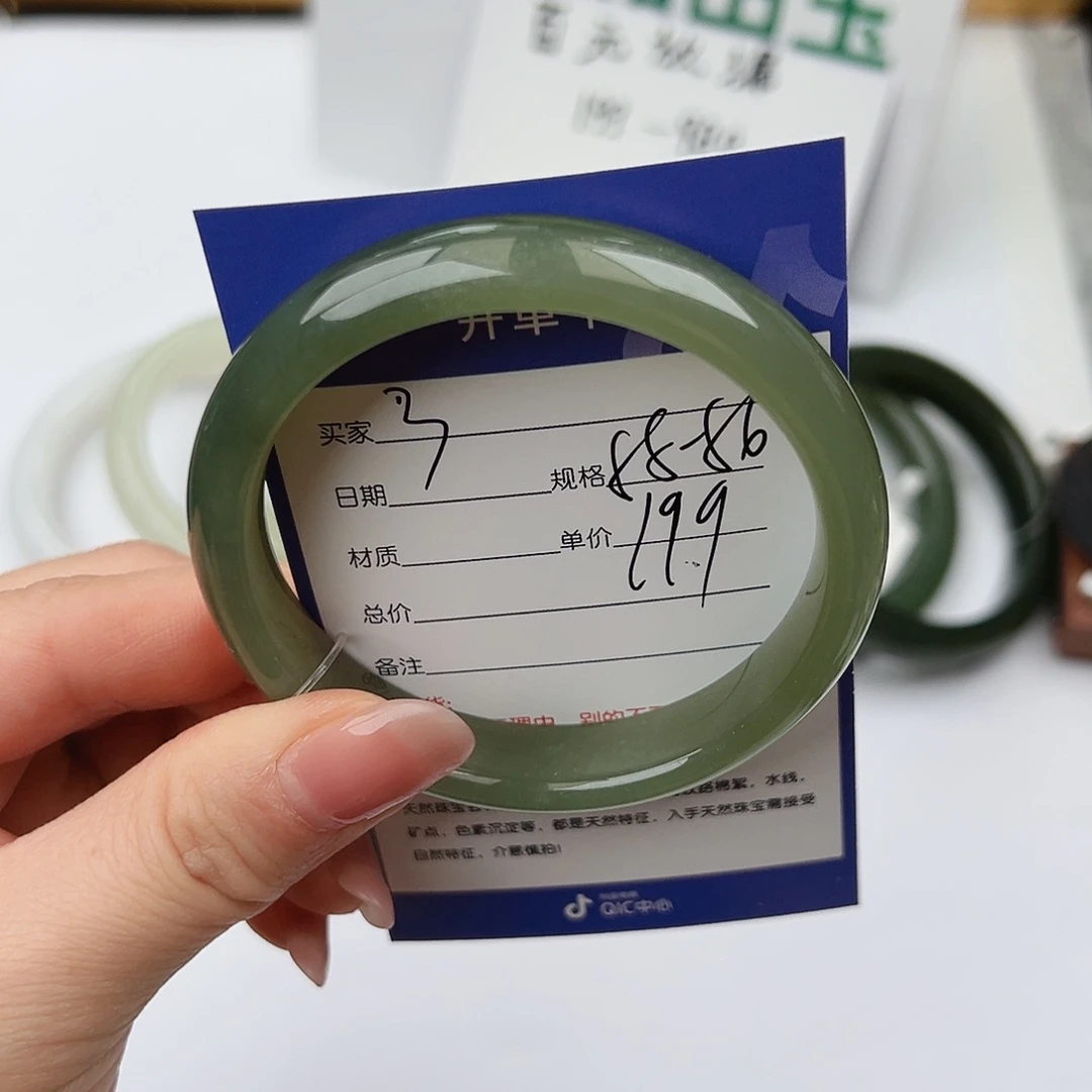 和田玉未镶嵌手镯