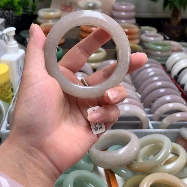 石英质玉未镶嵌手镯