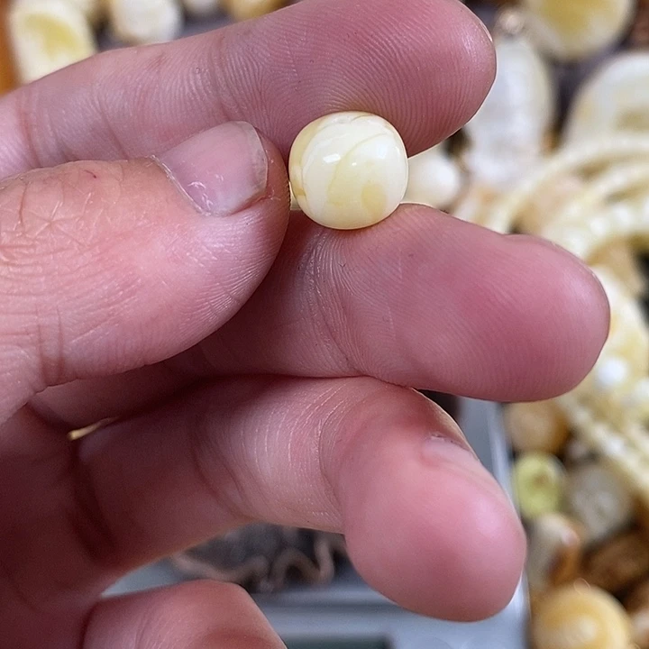 琥珀裸石未镶嵌我