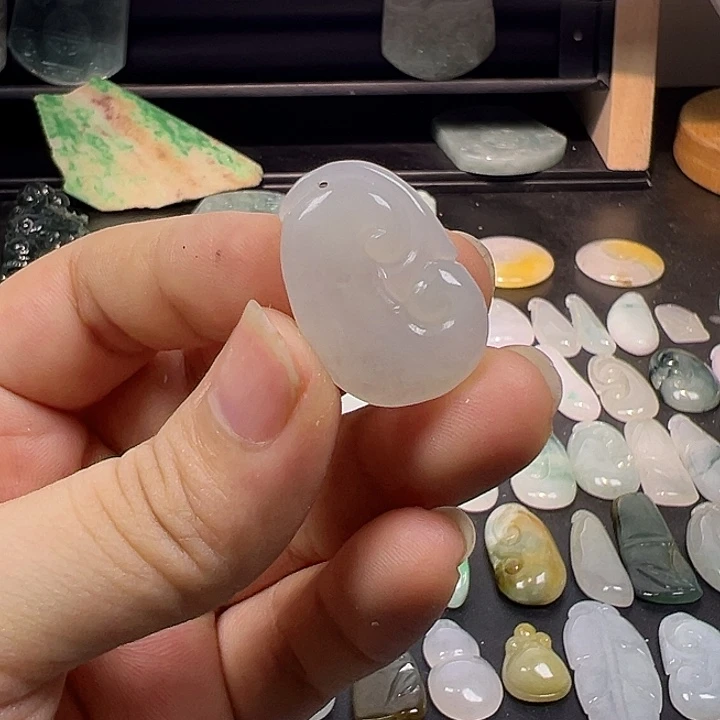 翡翠未镶嵌颈饰06