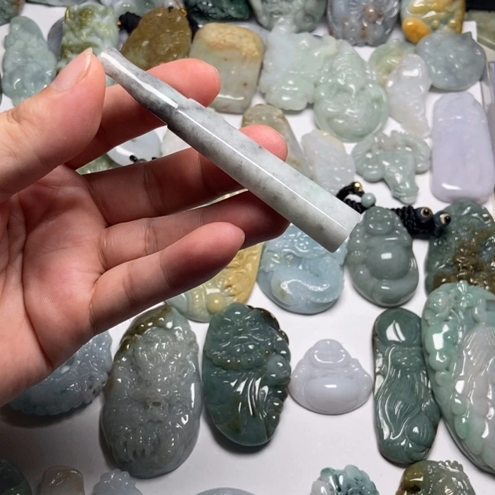 颈饰未镶嵌翡翠烟嘴77