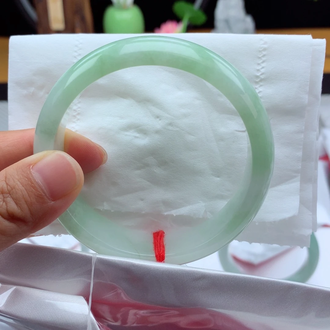 翡翠手镯未镶嵌不****财纯天然