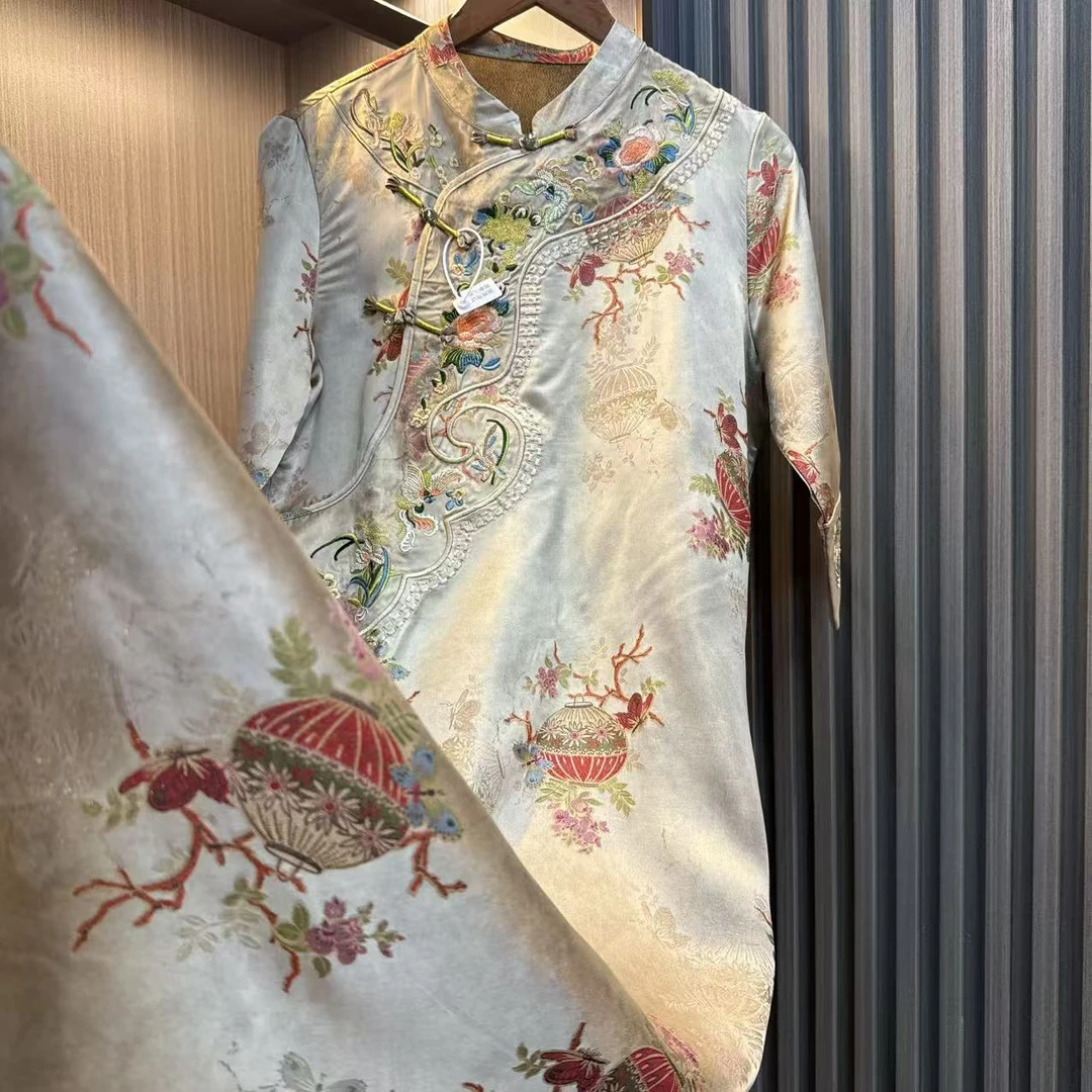 雪见-2025年复古重工织金刺绣新中式国风慵意温柔气质连衣裙