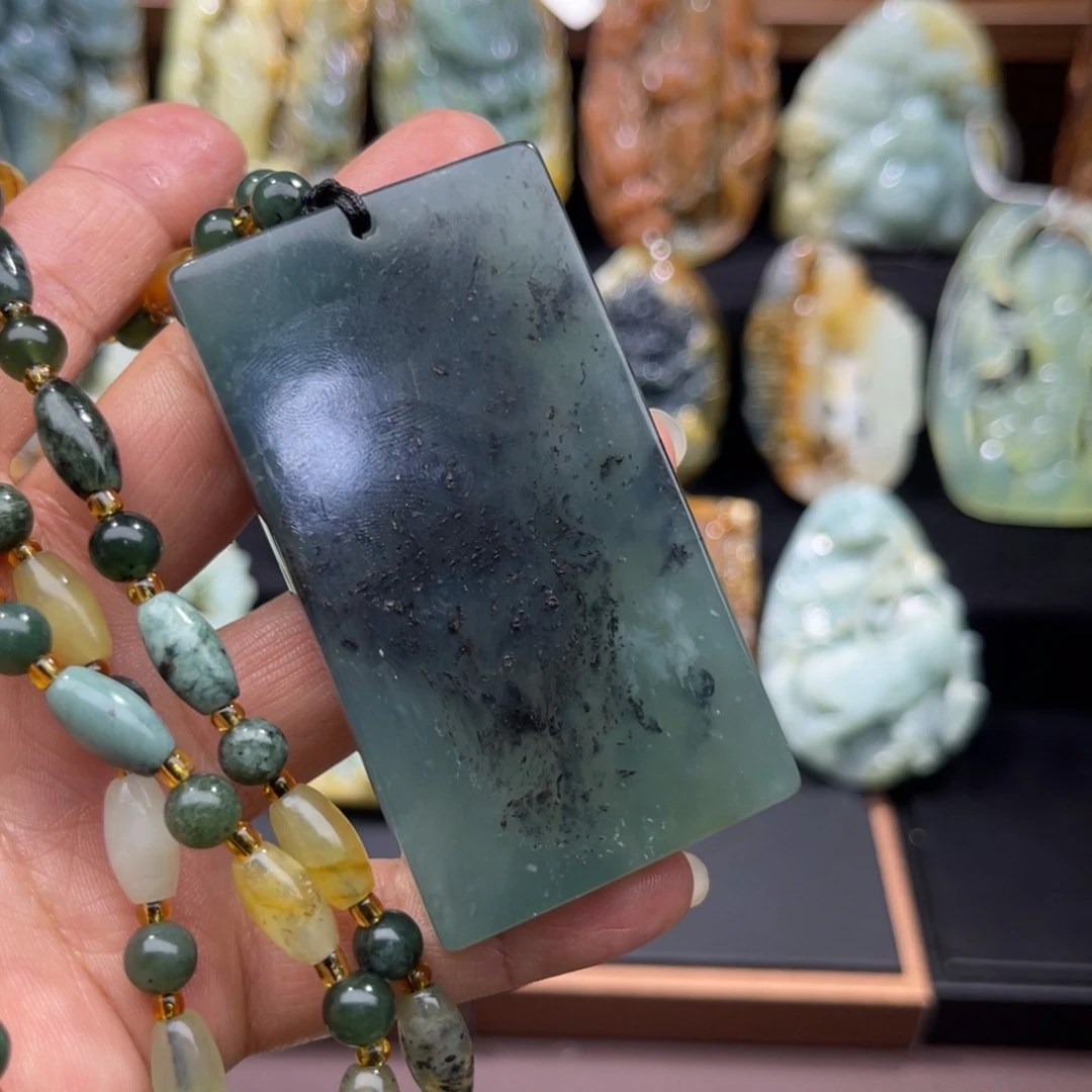 蛇纹石玉未镶嵌颈饰