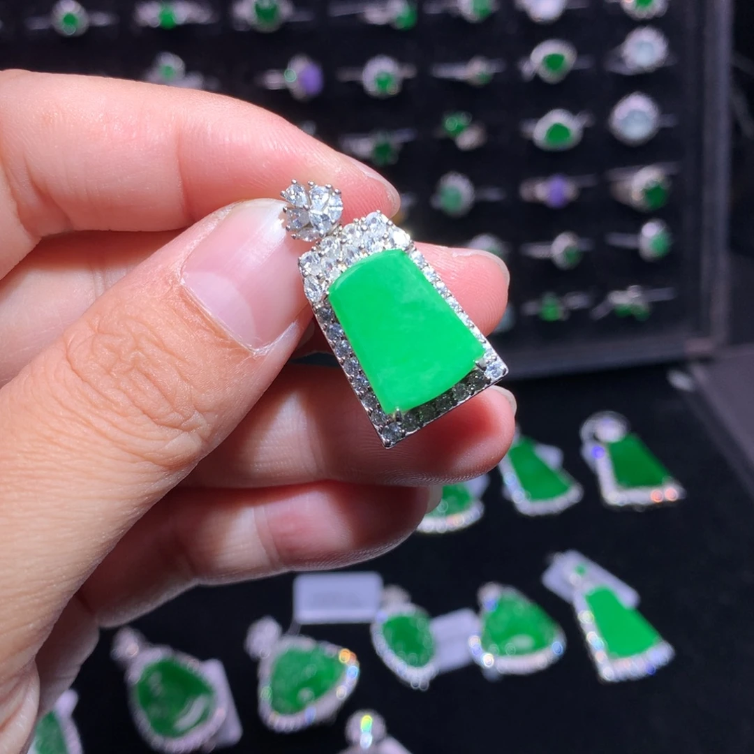 翡翠银S925镶嵌颈饰翡翠