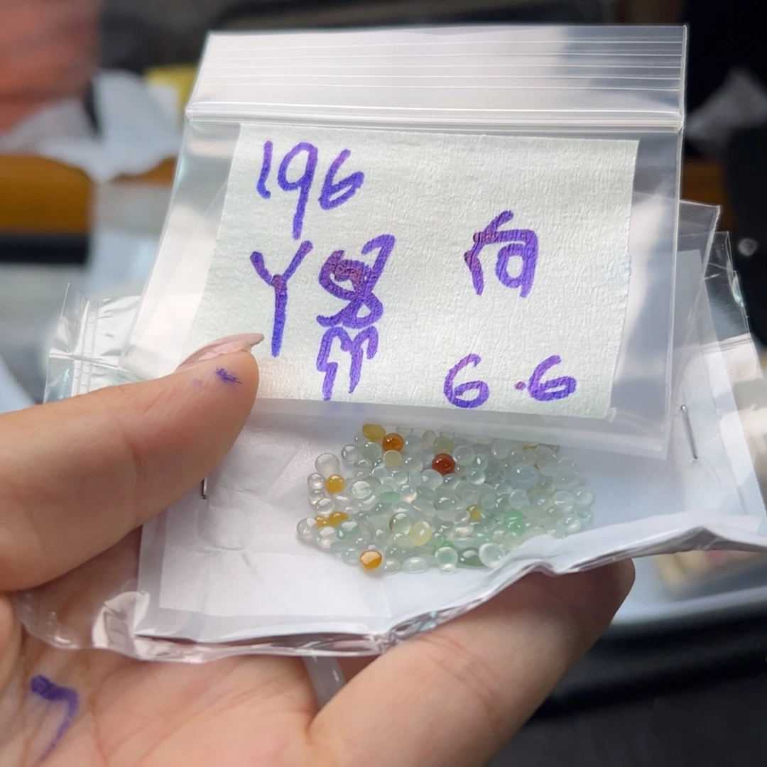 【闪购商品】定制翡翠未镶嵌向**生翡翠