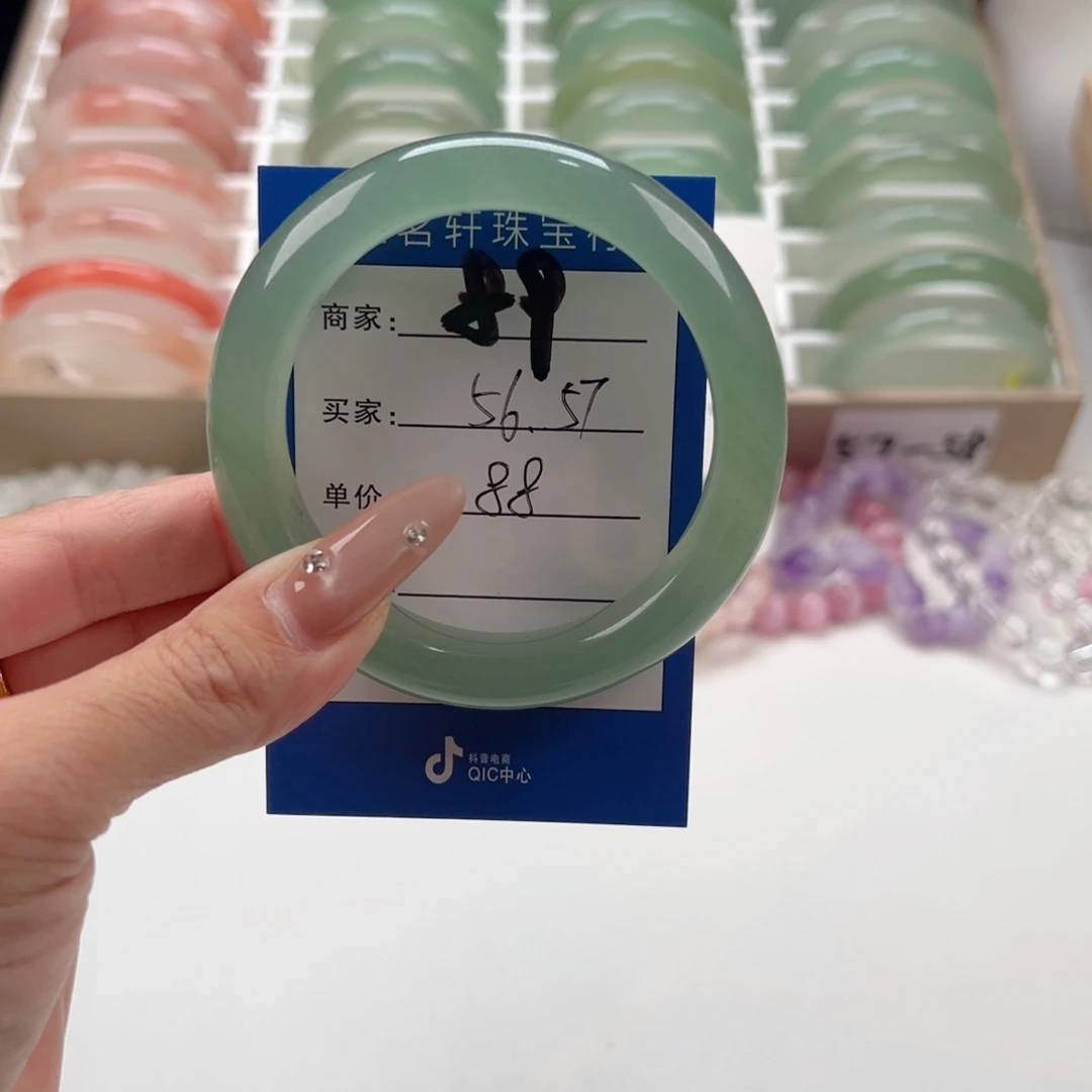 未镶嵌手镯石英质玉