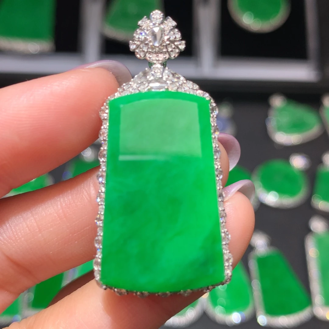 翡翠颈饰18K金镶嵌翡翠