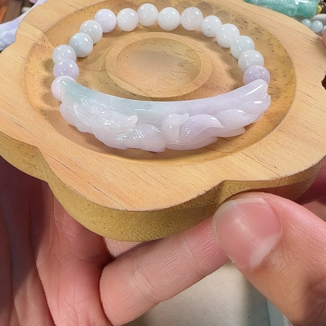 敏****翡翠未镶嵌颈饰冰春彩九尾