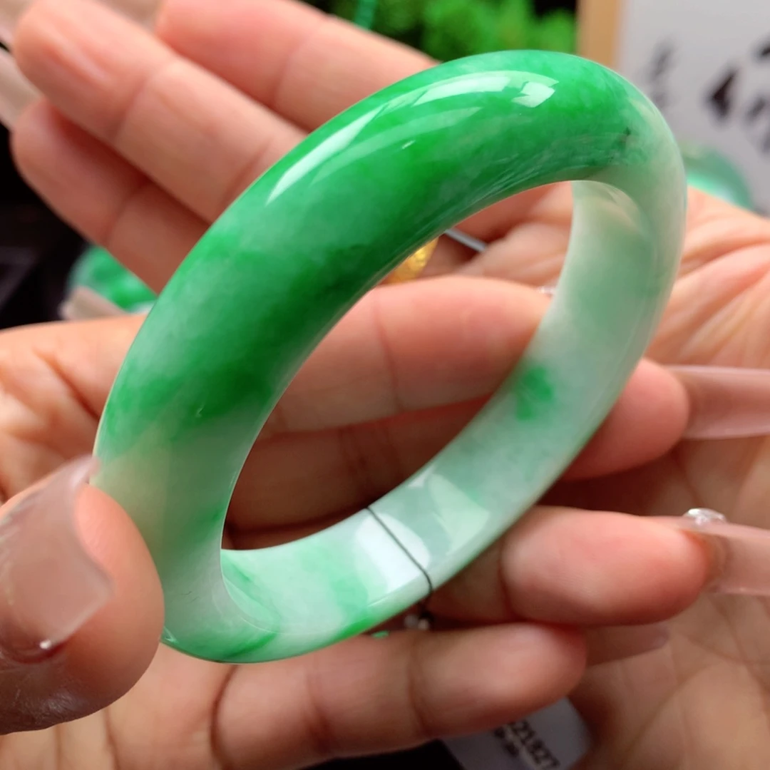 未镶嵌手镯翡翠缅甸