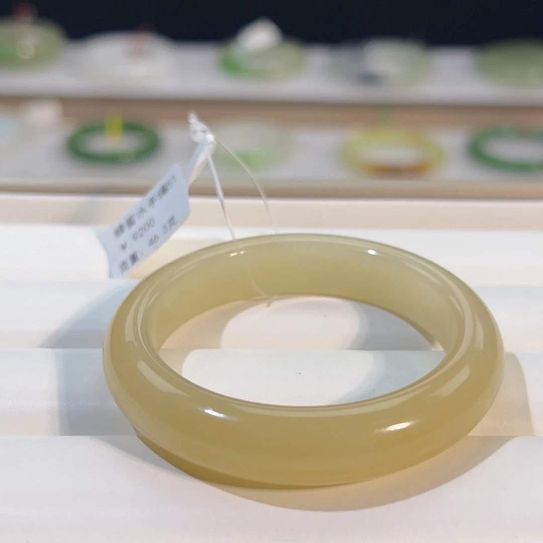 和田玉手镯未镶嵌蜂蜜糖