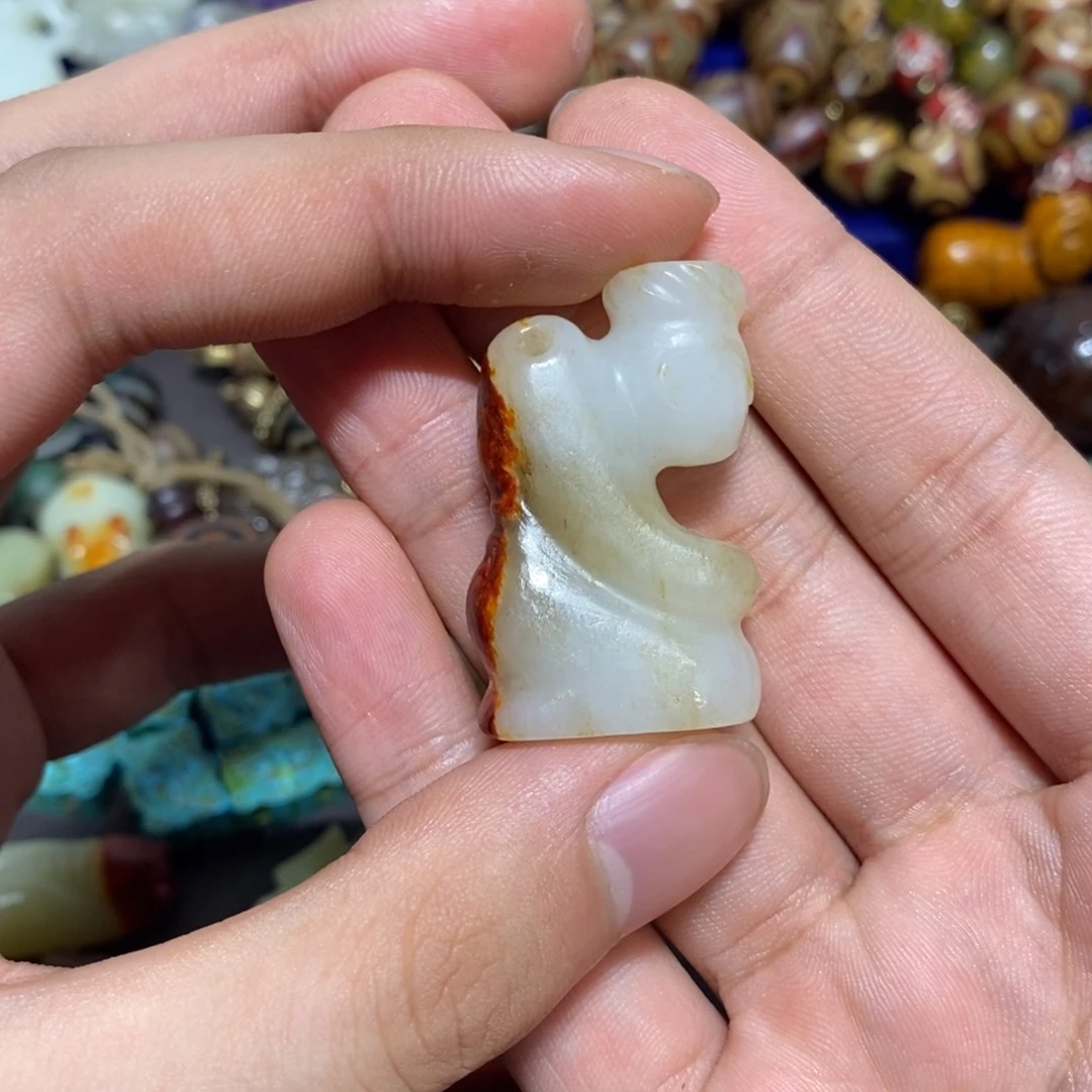 彼***）透闪石质玉未镶嵌颈饰