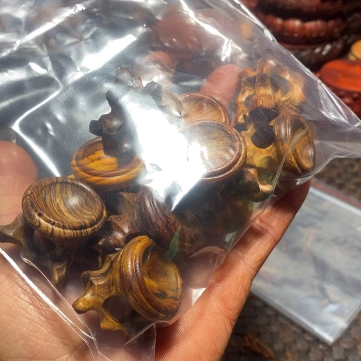 断***离邵氏紫檀红花梨底座