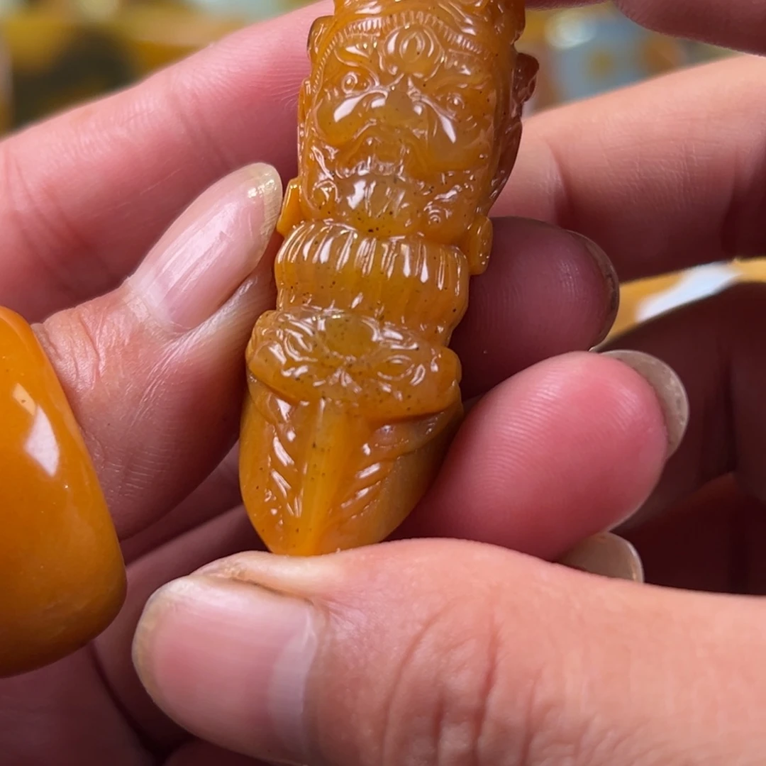 合金石英质玉（黄龙玉）颈饰