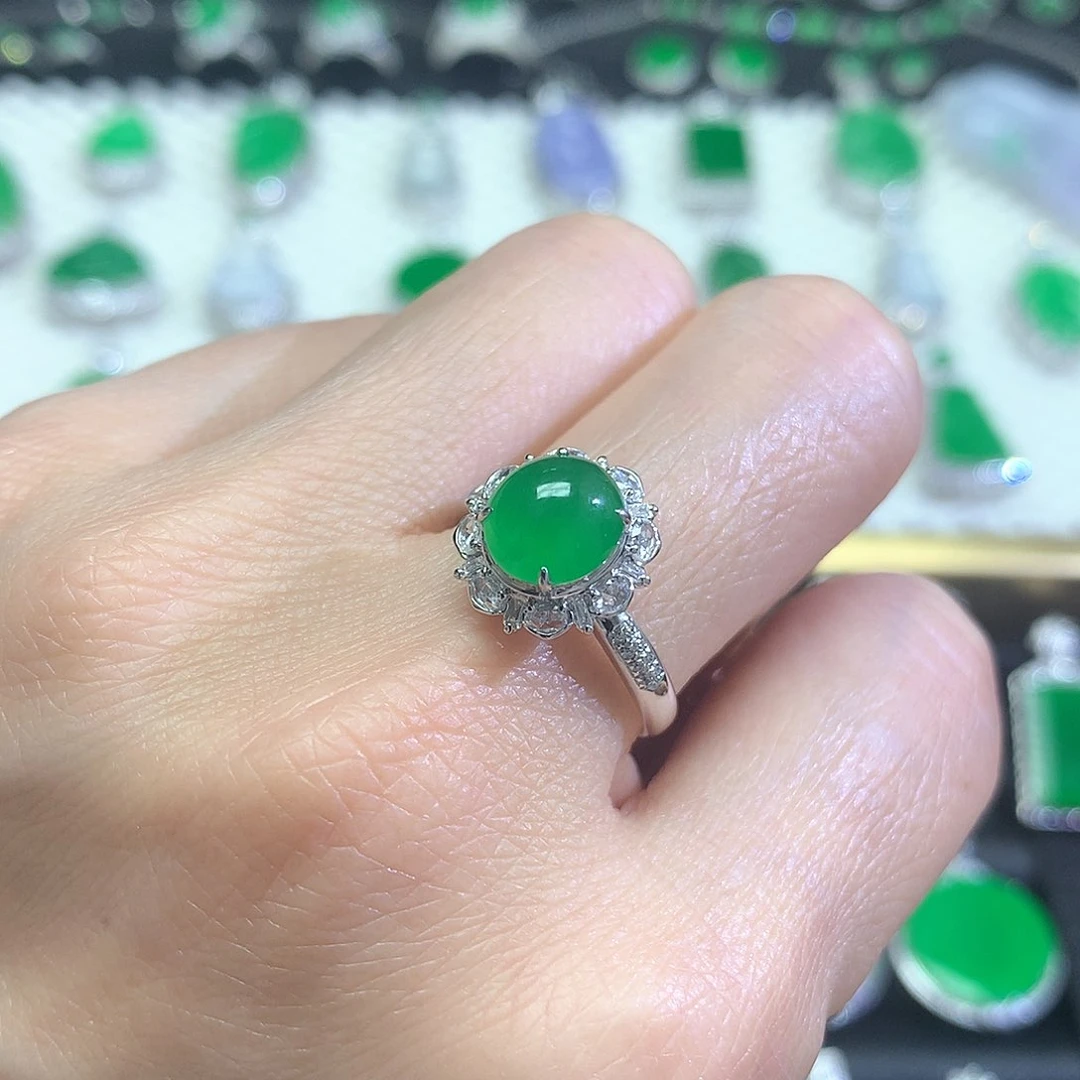 18K金镶嵌戒指翡翠戒指