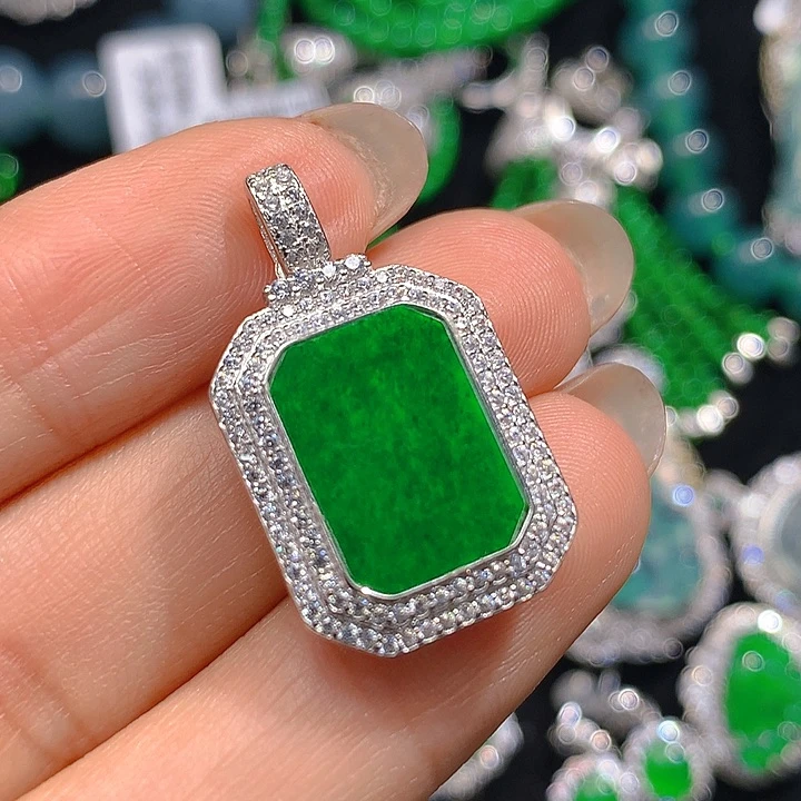 翡翠颈饰未镶嵌翡翠