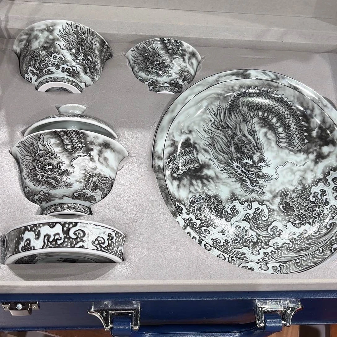 瓷片景德镇瓷器精品陈列