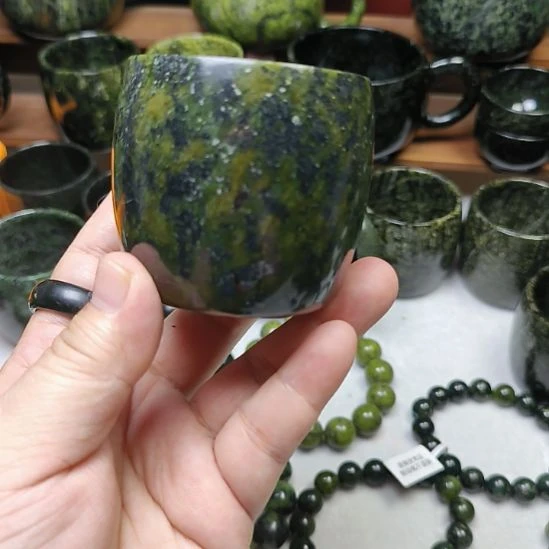 未镶嵌蛇纹石玉龙胆杯