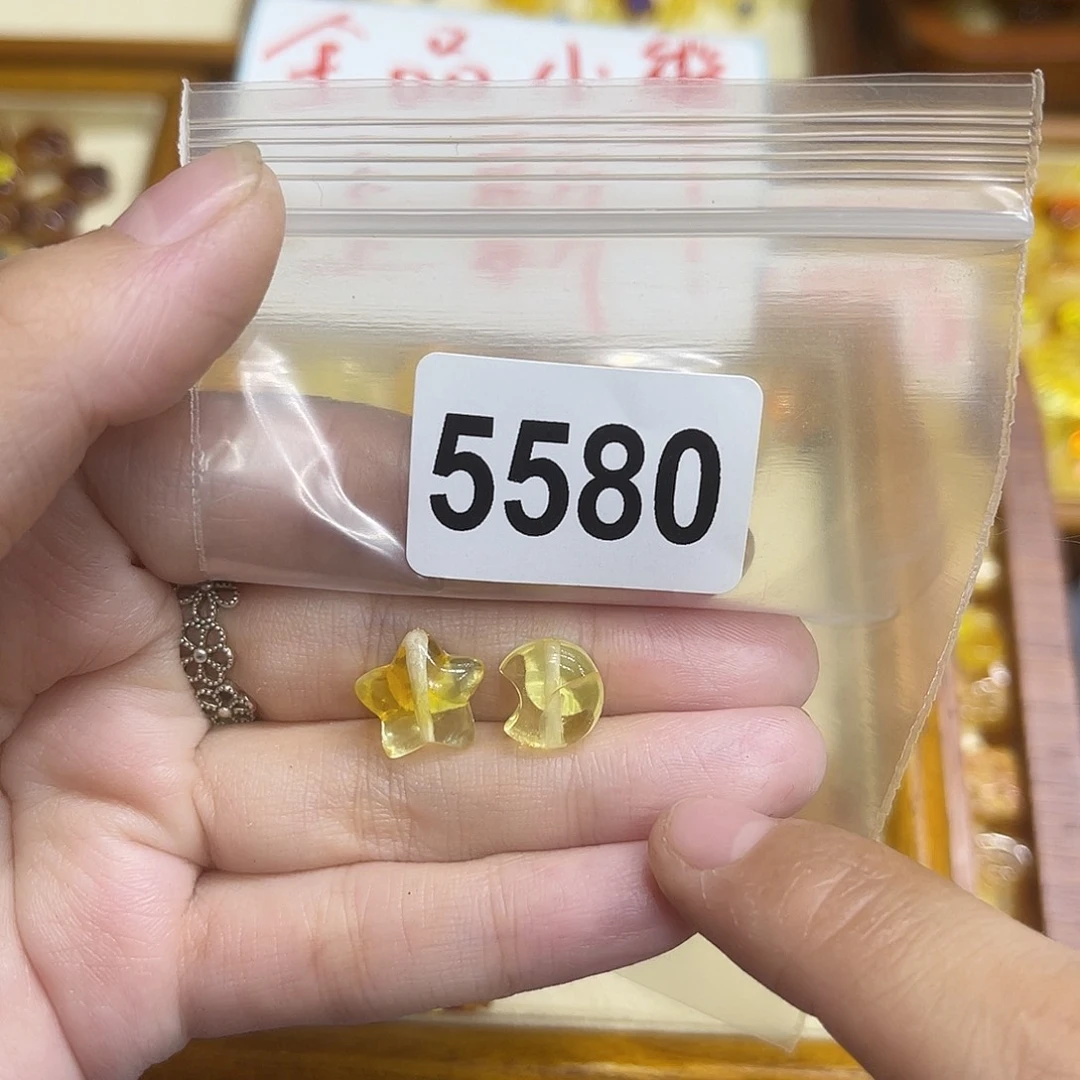 琥珀未镶嵌颈饰蜜蜡