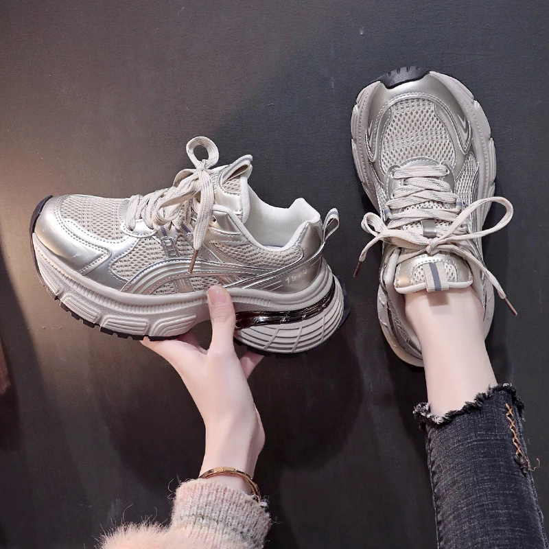 今年流行鞋子女2025新款爆款复古老爹鞋春秋小个子增高休闲运动鞋