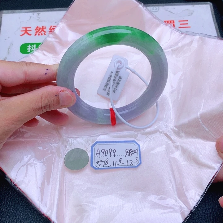 翡翠手镯未镶嵌我