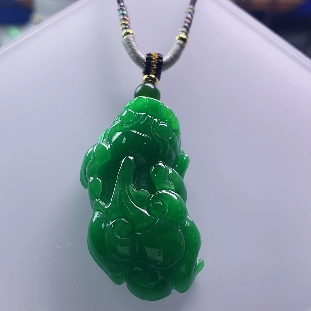翡翠未镶嵌吊坠(赠链)