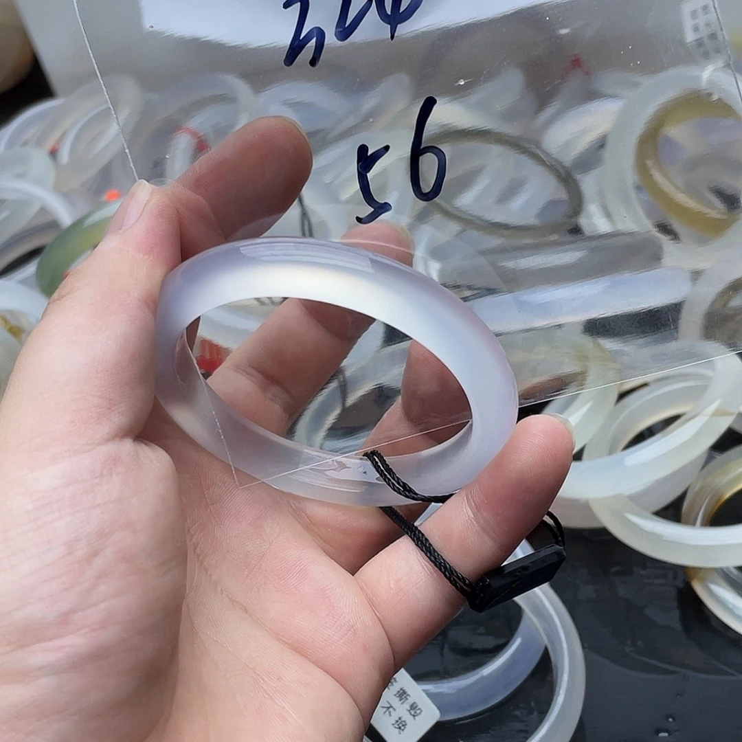 焱***姐玛瑙/玉髓手镯未镶嵌324